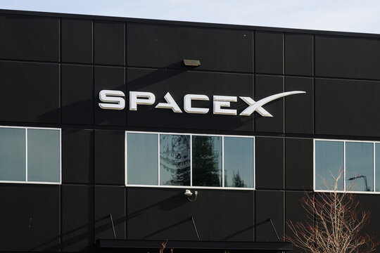 SpaceX logo on building 1795971404